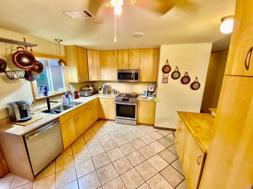 184 Warner St, Oceanside, CA 92058-1431