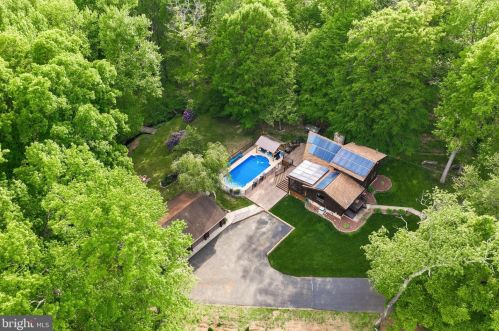 501 Circle Dr, Trenton, NJ 08691-1526