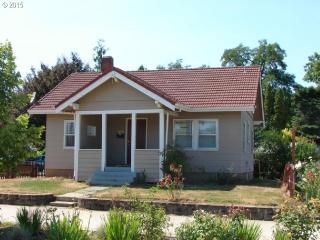 493 Front St, Woodburn OR  97071-5511 exterior