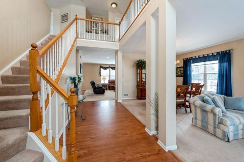 7 Ellington Ct, South Elgin, IL 60177-2181