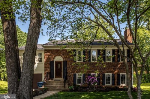 7402 Beverly Manor Dr, Annandale, VA 22003-2511