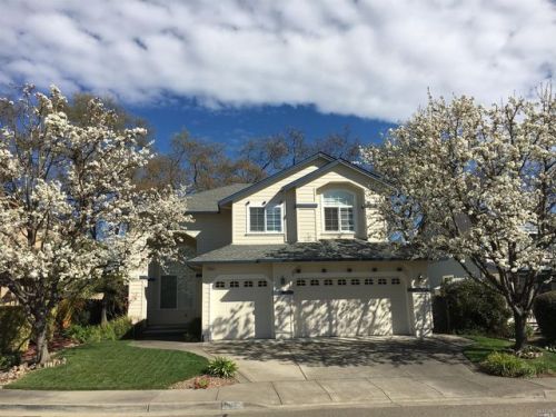 8820 Holly Leaf Dr, Windsor, CA 95492-8355