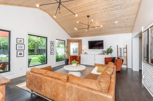 2334 Cortez Way, Atlanta GA  30319-3914 exterior