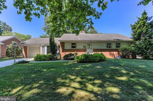 1128 Walnut St, Hanover, PA 17331-1527