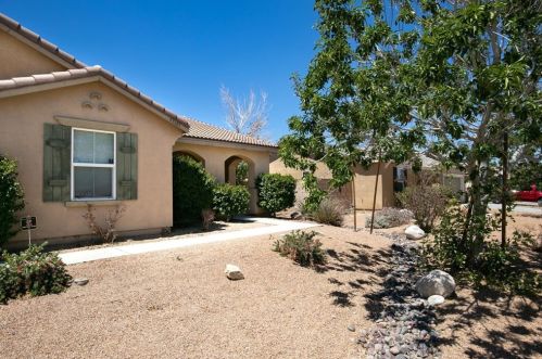 43113 Homestead St, Lancaster CA  93535-4837 exterior