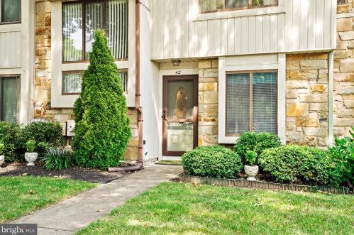 42 Topaz Ln, Trenton, NJ 08690-3614