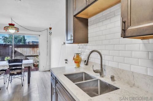 1211 Mariposa Ct, Vista CA  92084-3445 exterior