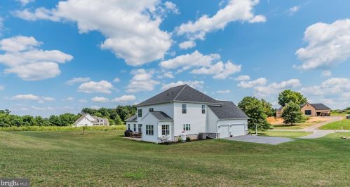 4 Peyton Dr, Carlisle PA  17015-8548 exterior