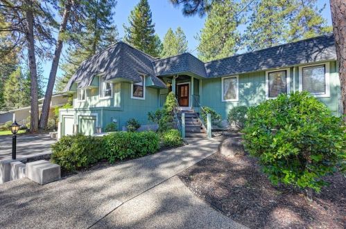 15850 Carrie Dr, Grass Valley, CA 95949-6571