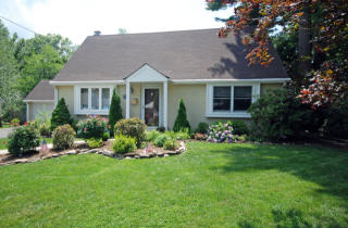 101 Wood St, Wyckoff, NJ 07481-2742