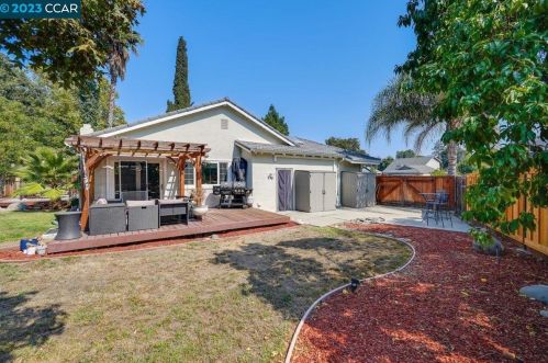 2735 Calpine Pl, Concord CA  94518-2610 exterior