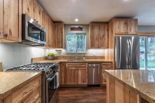 10614 Pine Cone Dr, Truckee CA  96161-3130 exterior