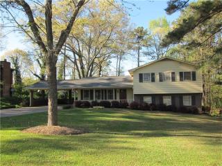4053 Scenic Mountain Dr, Lithonia, GA 30039-3911