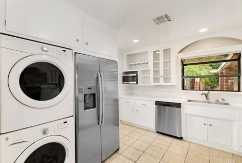 2935 Westridge Rd, Riverside CA  92506-4448 exterior