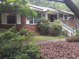 651 Old Canton Rd, Marietta, GA 30068-3272