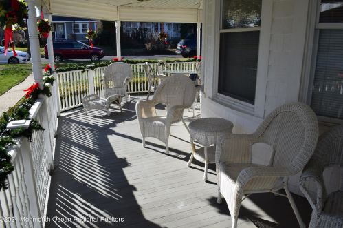 47 Burlington Ave, Leonardo, NJ 07737-1529