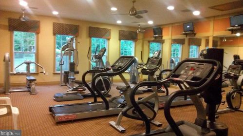 613 Timberlake Dr, Trenton NJ  08618-1473 exterior