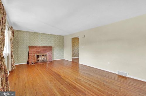2441 Emerald Ave, York, PA 17408-4411
