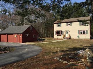 76 Elmgrove Ave, Smithfield, RI 02917-2604