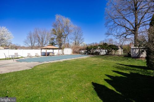 112 Apple Ln, Mount Laurel NJ  08054-1017 exterior