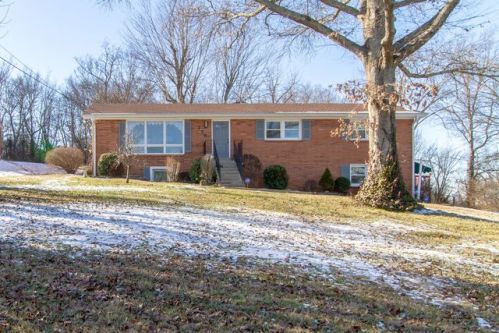 126 Port Dr, Madison, TN 37115-3421