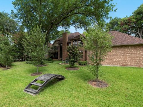 2202 Country Crk Way, Richmond TX 77406-6611 exterior