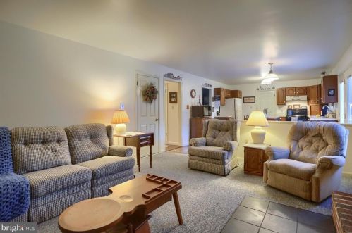 1531 Jefferson Ct, Lancaster PA  17602-1253 exterior