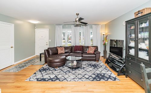 9004 Luna Ave, Morton Grove, IL 60053-2526