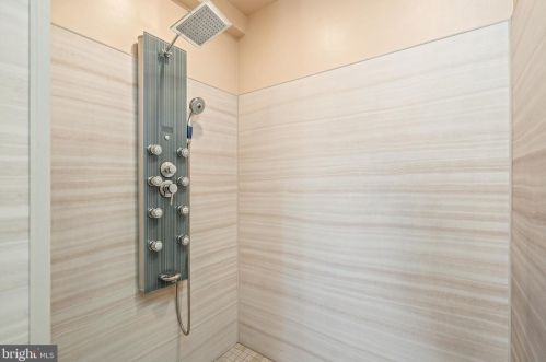 8017 Ellet Rd, Springfield VA  22151-1921 exterior