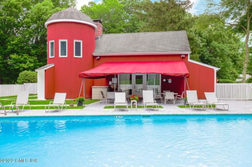 63 Stirrup Ln, Riverside, CT 06878-1134