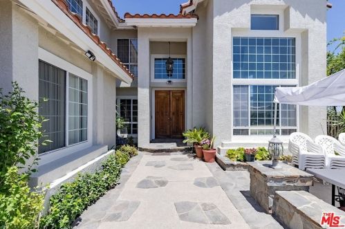 1923 Erin Way, Glendale, CA 91206-1007