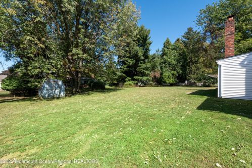 17 Mayfair Rd, Holmdel Village, NJ 07733-1426