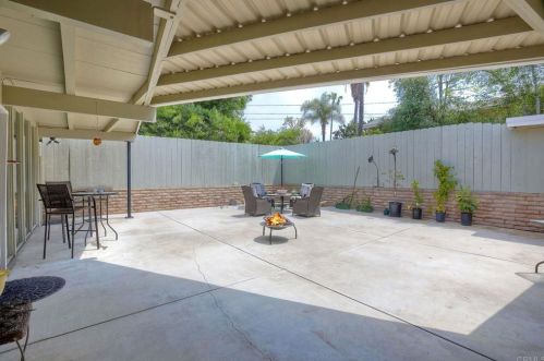 1111 Oak Dr, Vista CA  92084-4659 exterior