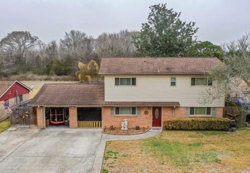 18 Kaysie St, Angleton, TX 77515-3002