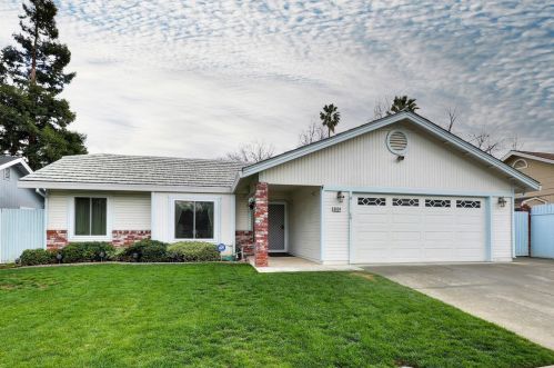 8934 Oakmore Way, Citrus Heights, CA 95662-4644