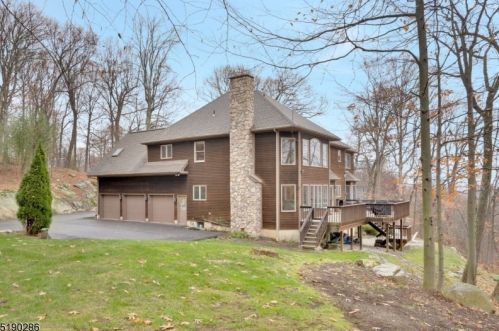 11 Falcon Run, Kinnelon, NJ 07405-3020