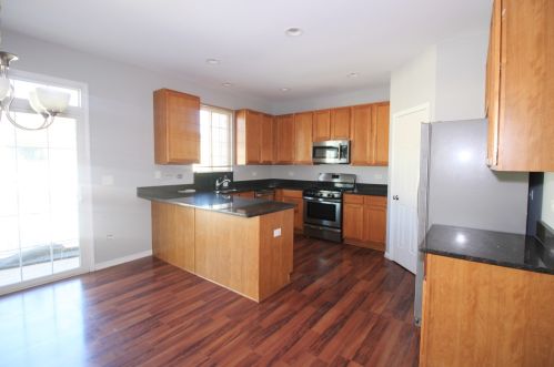 1012 Bradford Dr, Naperville, IL 60563-4177