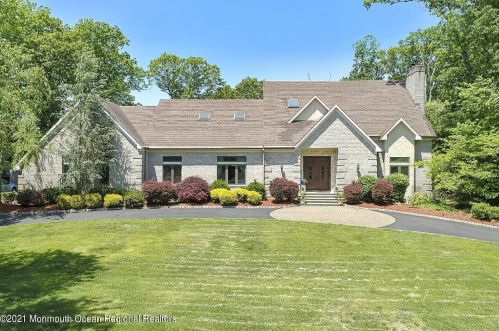 32 Dora Ln, Holmdel Village, NJ 07733-1671