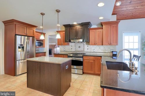 1809 Krystle Dr, Lancaster PA  17602-4143 exterior