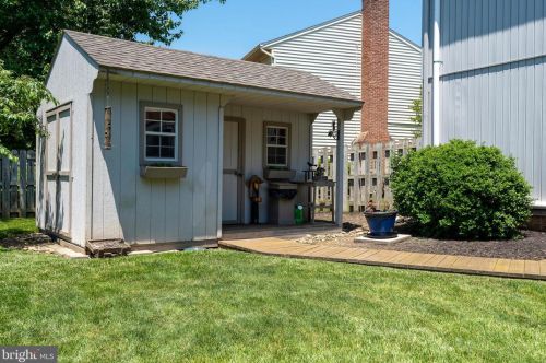 884 Salisbury Ct, Lancaster PA  17601-4481 exterior