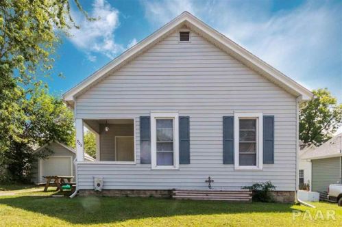 908 Margaret St, Pekin IL  61554-3407 exterior
