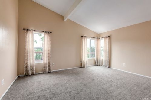 8450 Tamarind Ln, Riverside CA  92509-5180 exterior