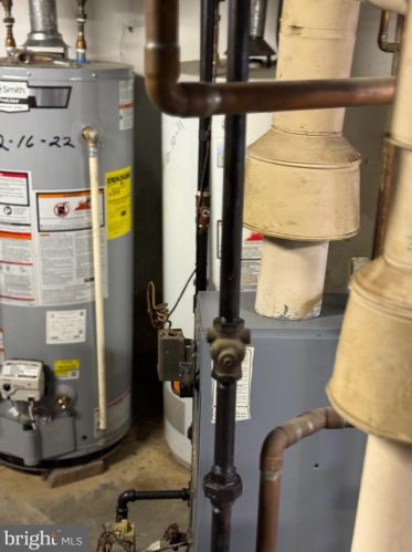 250 Comly St, Philadelphia PA 19120-1124 exterior