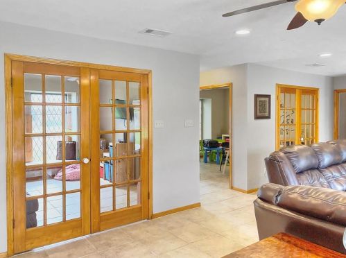 49 Colony Sq, Angleton TX 77515-3644 exterior