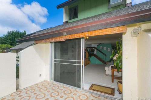 553 Pepeekeo St, Honolulu, HI 96825-1119
