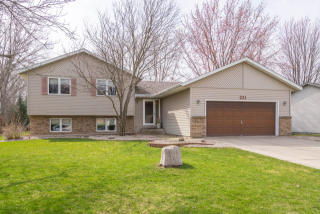 221 Ledlie Ln, Mankato, MN 56001-4108