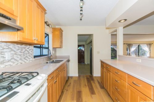 229 Anapalau St, Honolulu HI  96825-2244 exterior