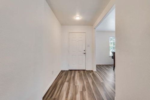 6916 Derbyshire Dr, Fort Worth TX  76137-6679 exterior