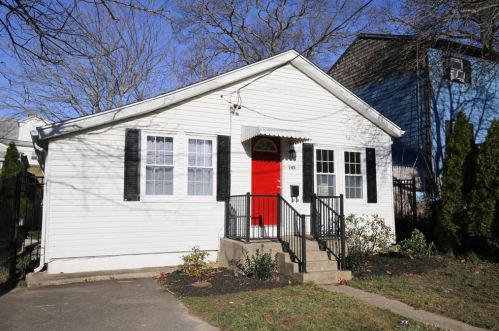 145 Aborn Ave, Warwick, RI 02888-2069
