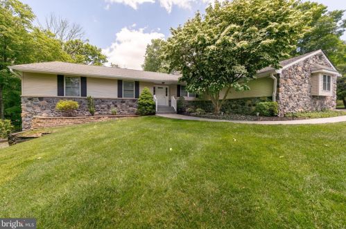 10 Twining Ln, Trenton, NJ 08628-1618